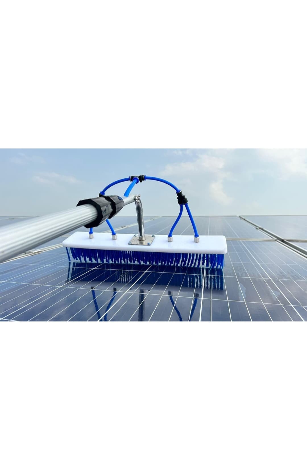SOLAR CLEANING BRUSH WITH WATER SUPPLY 4 METER / 12 FEET